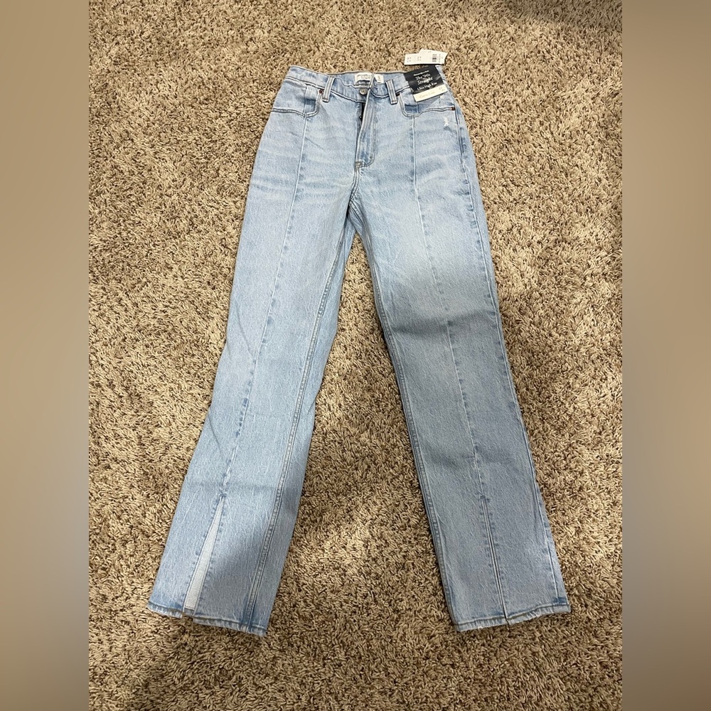Abercrombie & Fitch The 90’s Straight
Ultra High Rise
